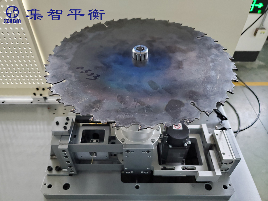 鋸片平衡機細(xì)節(jié)圖